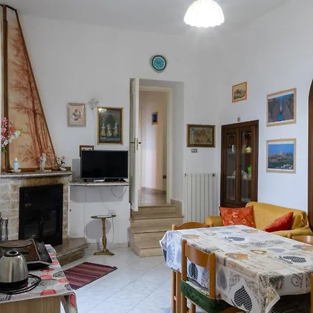 Per Turisti Mesovia Apartman *